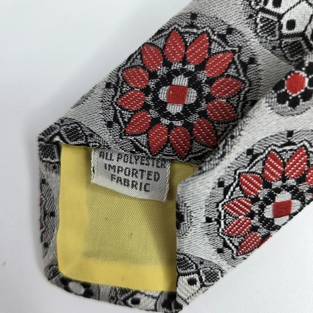 VTG Shillito's Men's Tie Retro Geometric Medallion Silver Red Mod 3